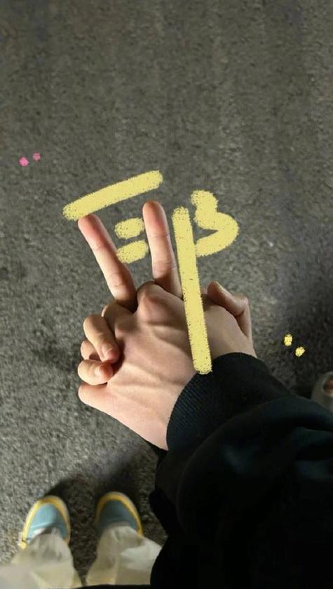 标题：情侣抖音不露脸也能月涨10万粉？解锁5大创意玩法，打造高互动情感IP