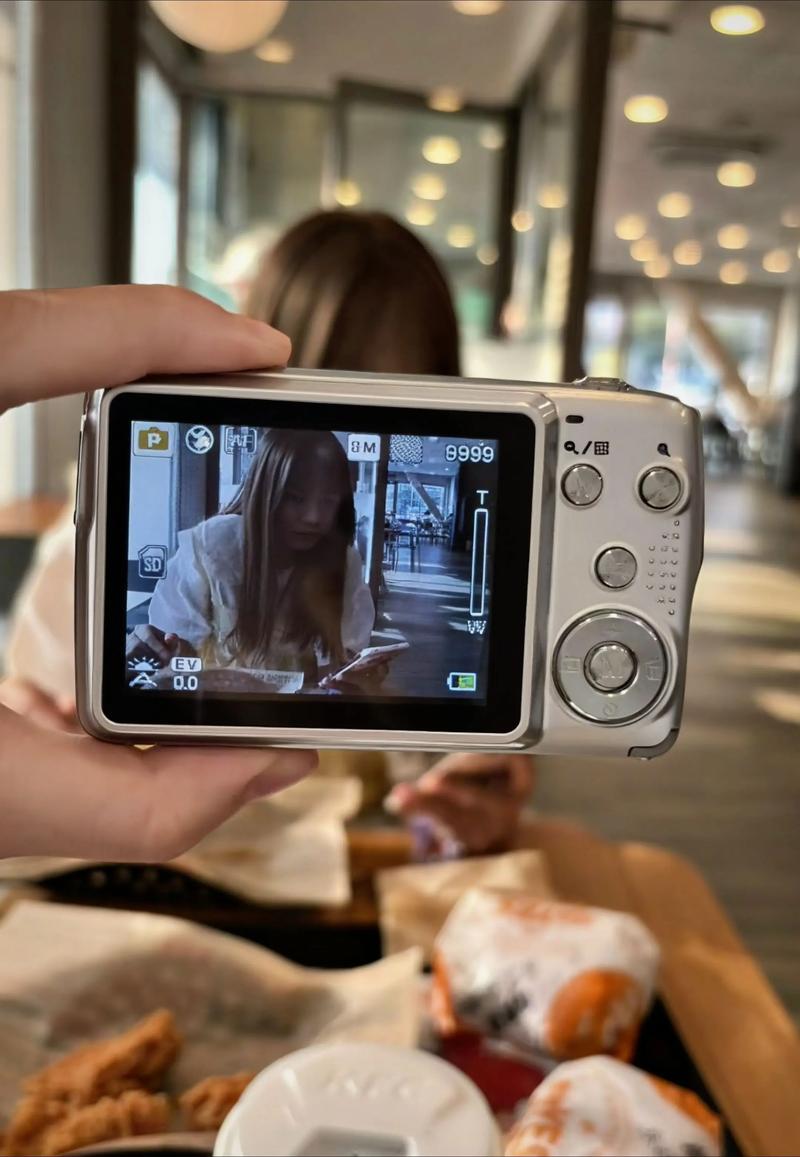 标题：抖音达人的日常：在镜头内外探寻真实自我的多彩旅程