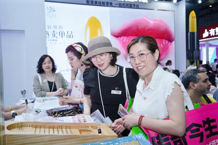 倩倩自助下单,揭秘购物达人倩倩的独特策略：自助下单的智慧与艺术!