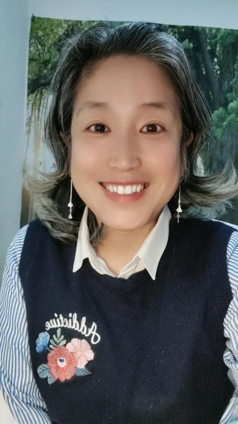 刷抖音评论白发女生